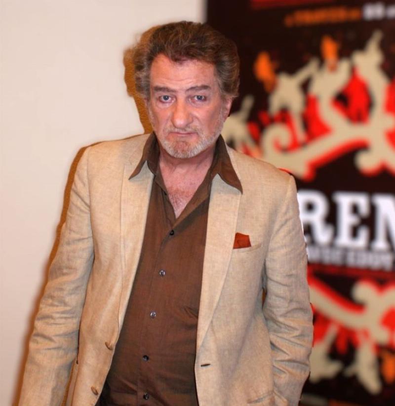 Un disque vinyle vintage de chansons françaises anciennes posé sur une platine, symbolisant le patrimoine musical français.